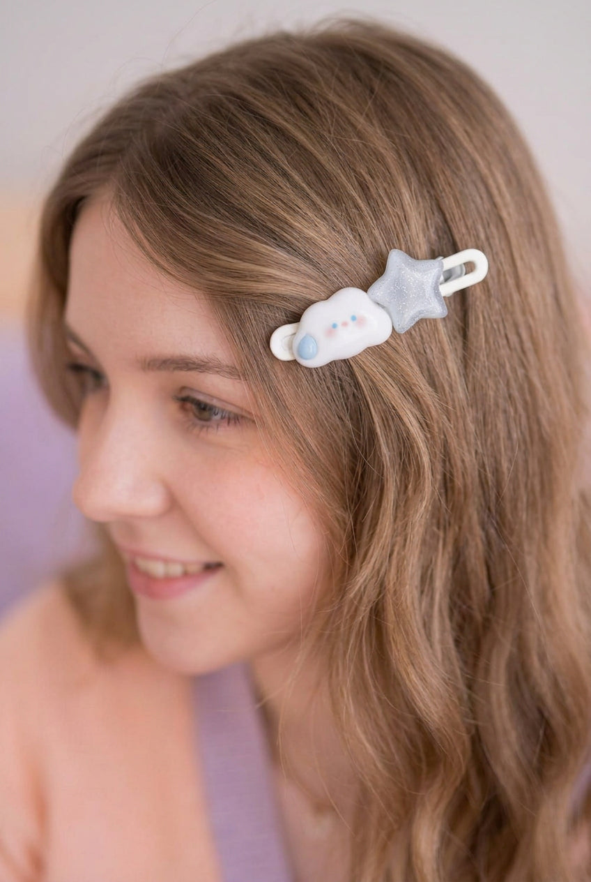 Petite pince à cheveux kawaii nuage triste – Étoile pailletée, larme bleue